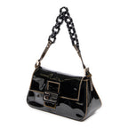 Bolso de hombro mini baguette de piel charol negra