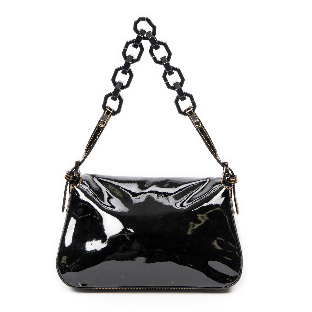 Bolso de hombro mini baguette de piel charol negra