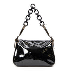 Bolso de hombro mini baguette de piel charol negra