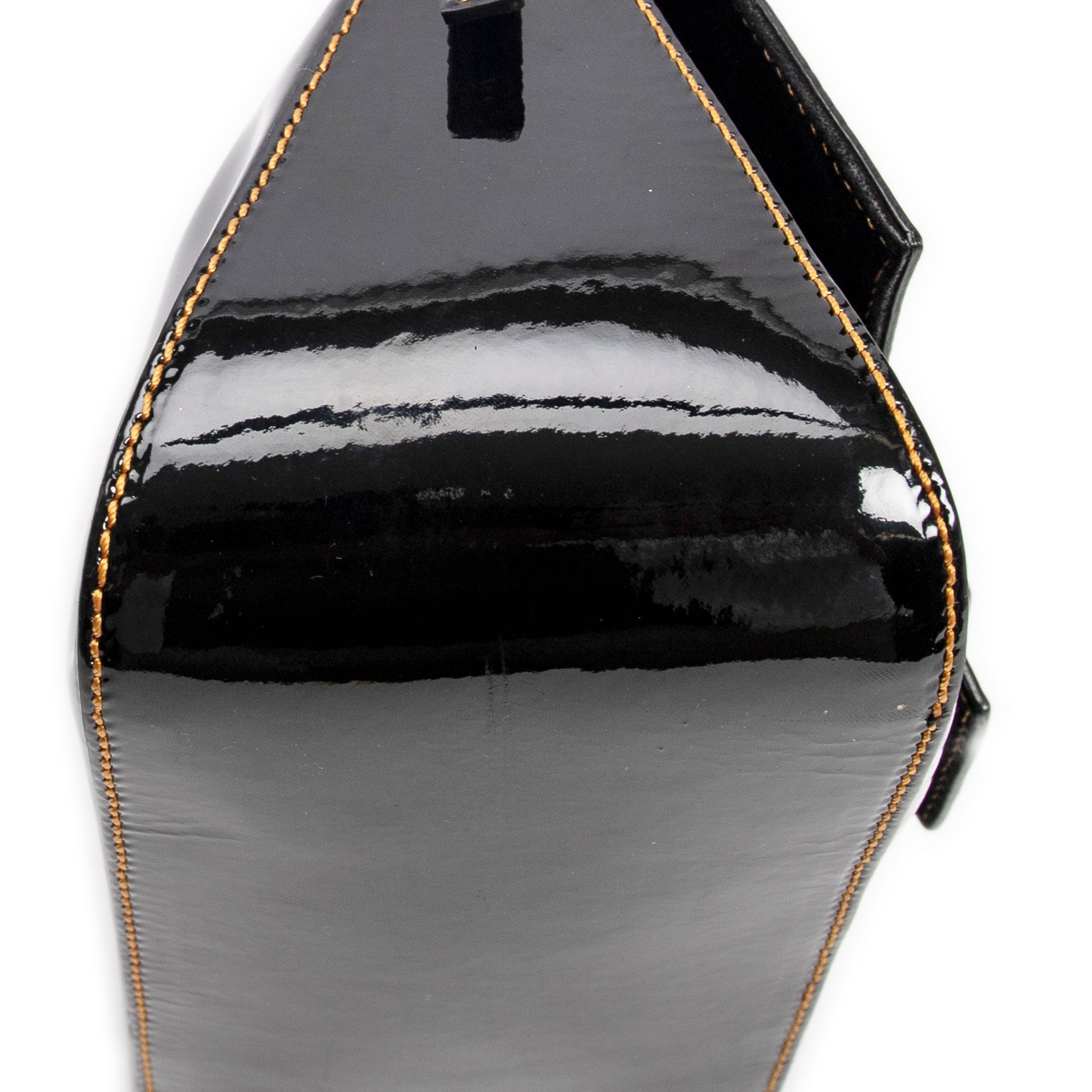Bolso de hombro mini baguette de piel charol negra