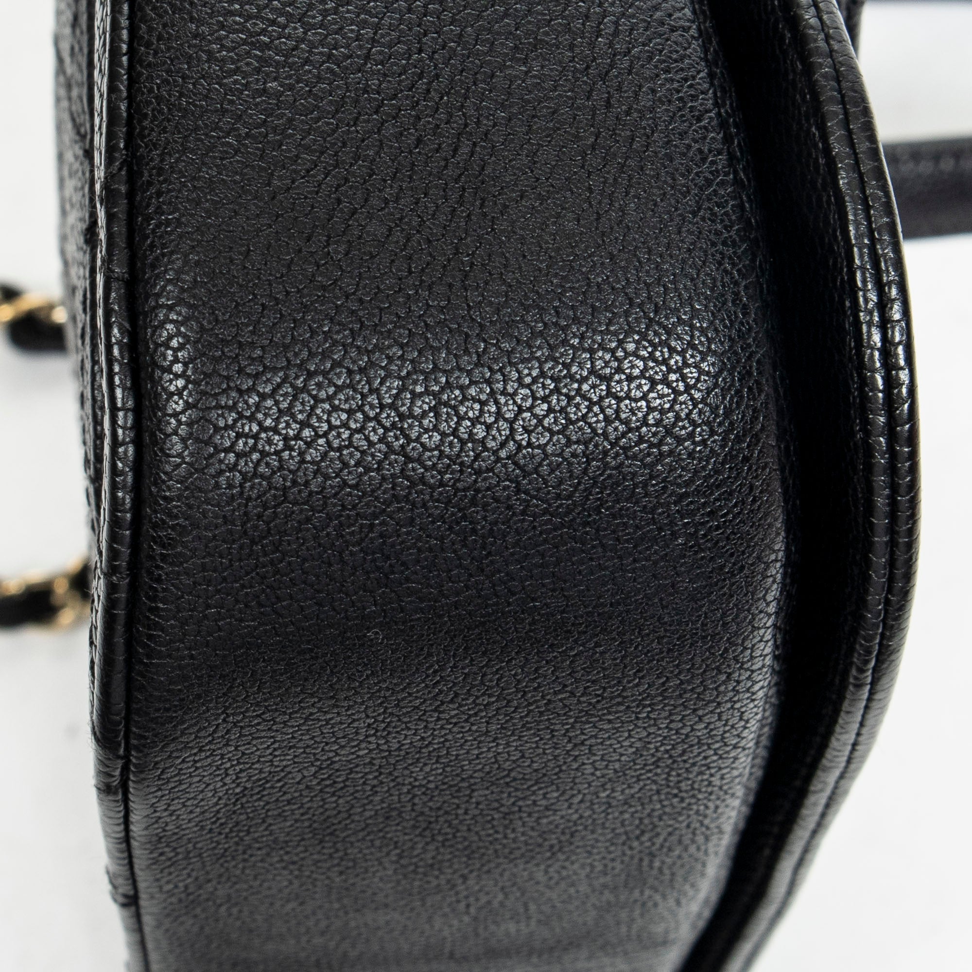 Bolso de Hombro Pequeño CC Cuba Asa Superior Cuero Caviar Acolchado Negro