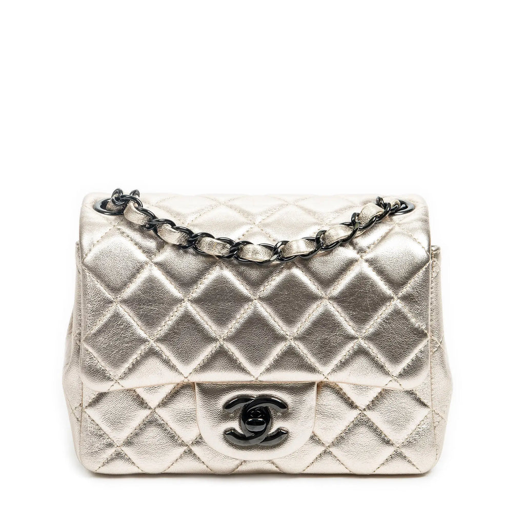 Bolso de Hombro Mini Solapa Cuadrada Piel de Becerro Acolchada Dorada