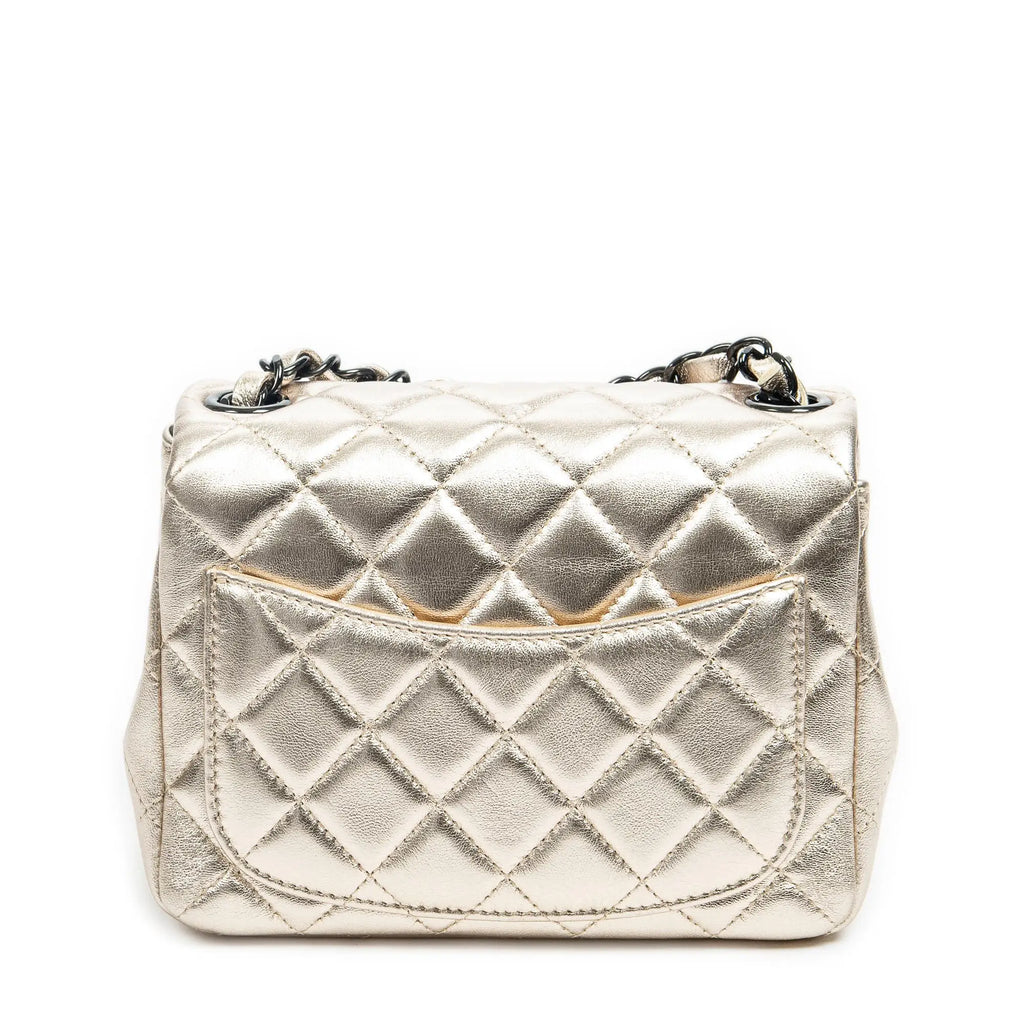 Bolso de Hombro Mini Solapa Cuadrada Piel de Becerro Acolchada Dorada