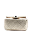 Bolso de Hombro Mini Solapa Cuadrada Piel de Becerro Acolchada Dorada