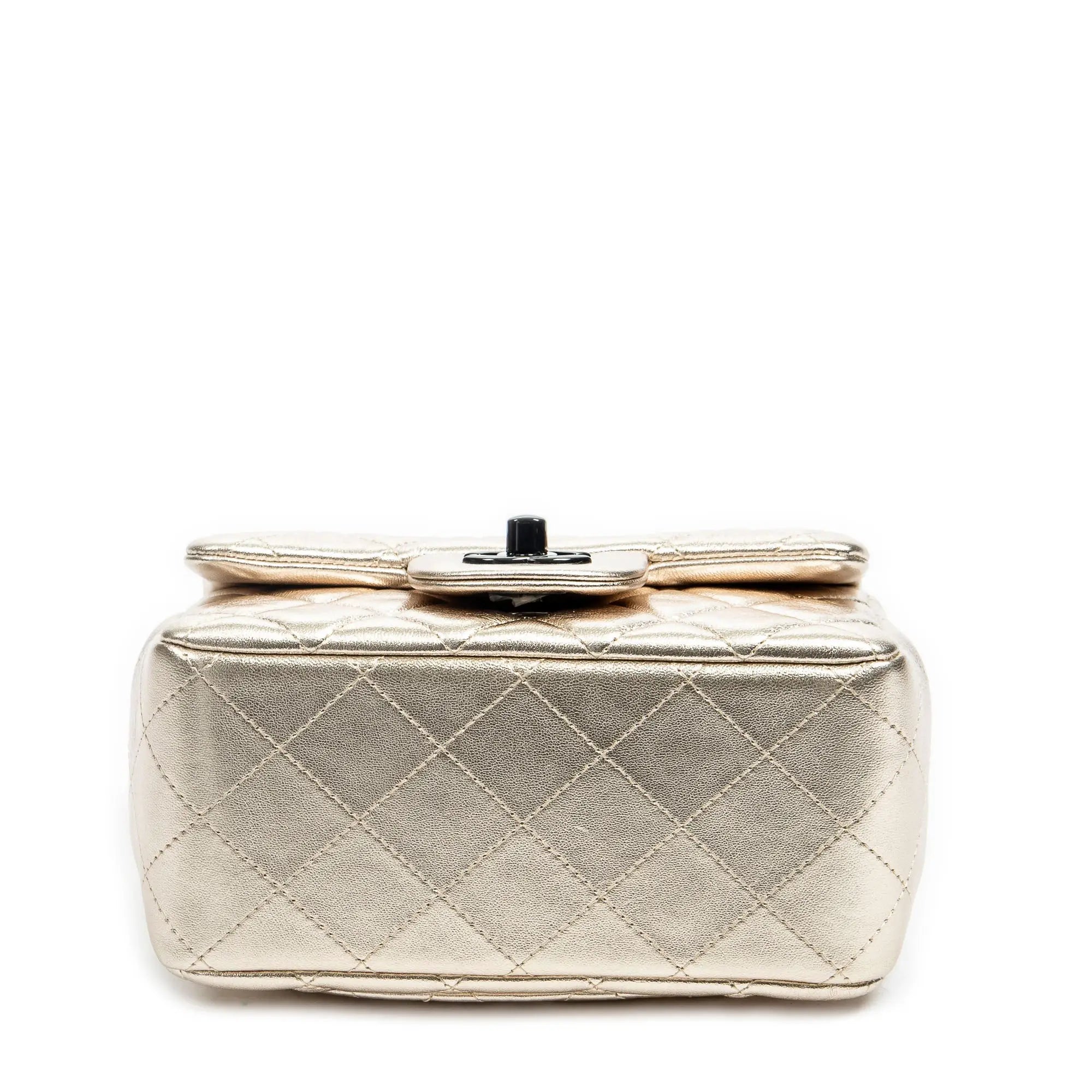 Bolso de Hombro Mini Solapa Cuadrada Piel de Becerro Acolchada Dorada