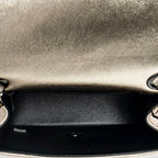Bolso de Hombro Mini Solapa Cuadrada Piel de Becerro Acolchada Dorada