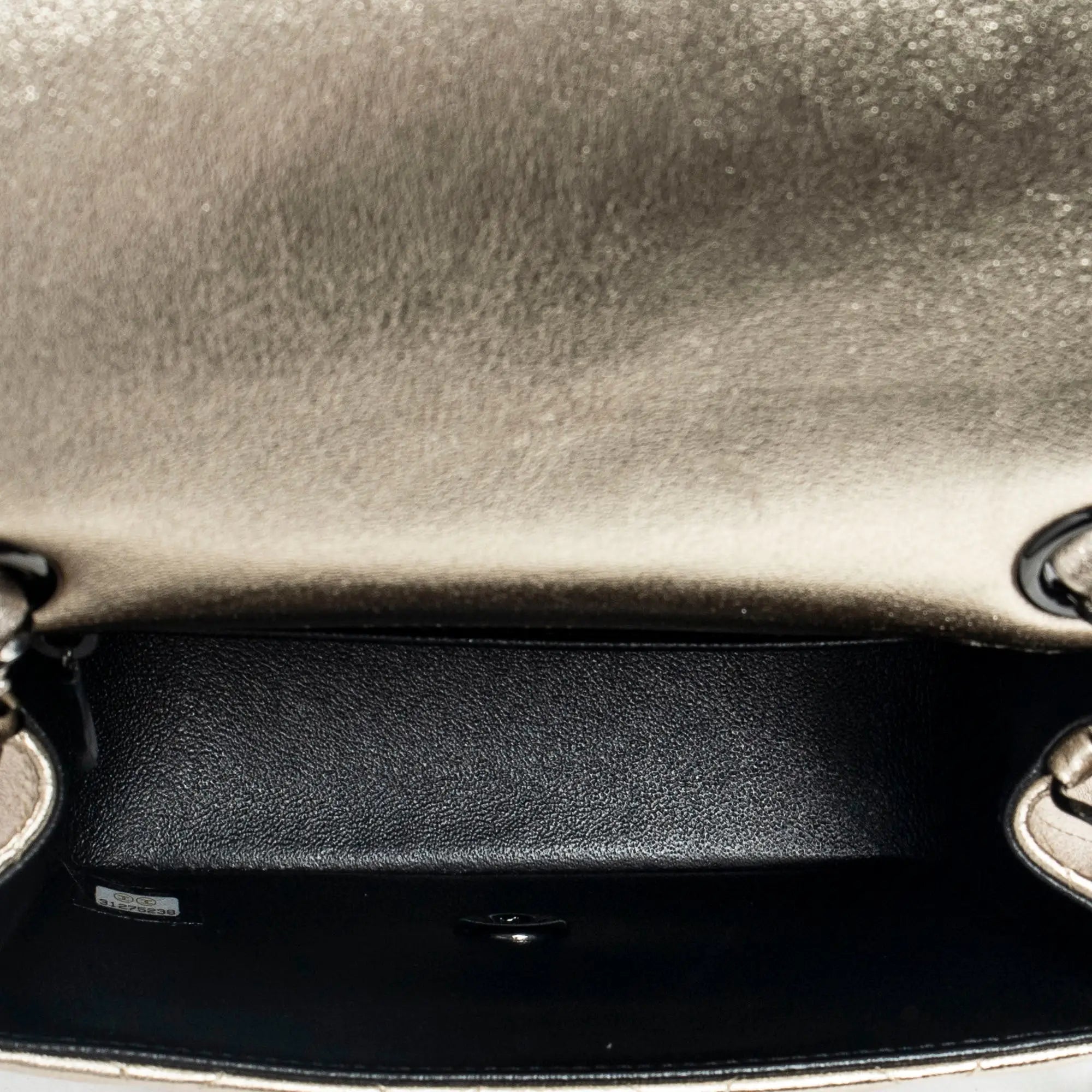 Bolso de Hombro Mini Solapa Cuadrada Piel de Becerro Acolchada Dorada