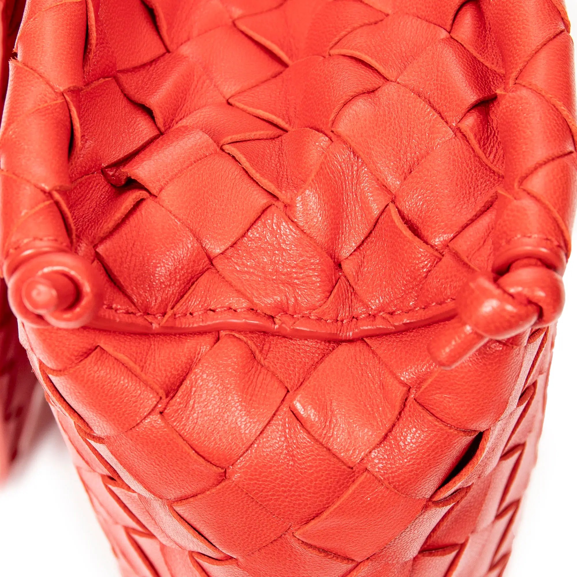 Bolso de hombro doble solapa cruzado de cuero intrecciato rojo