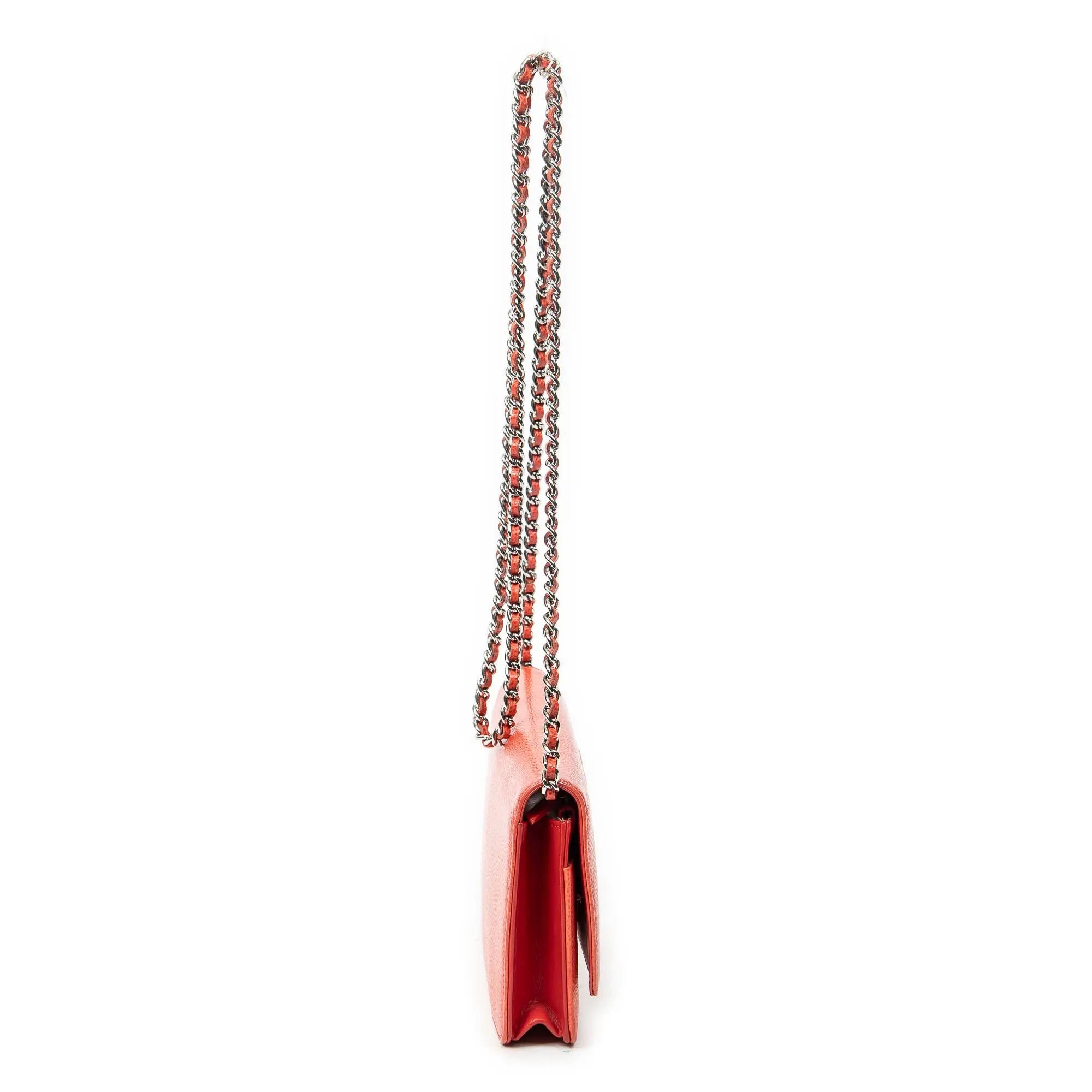 Bandolera CC Wallet on Chain de cuero caviar rojo coral