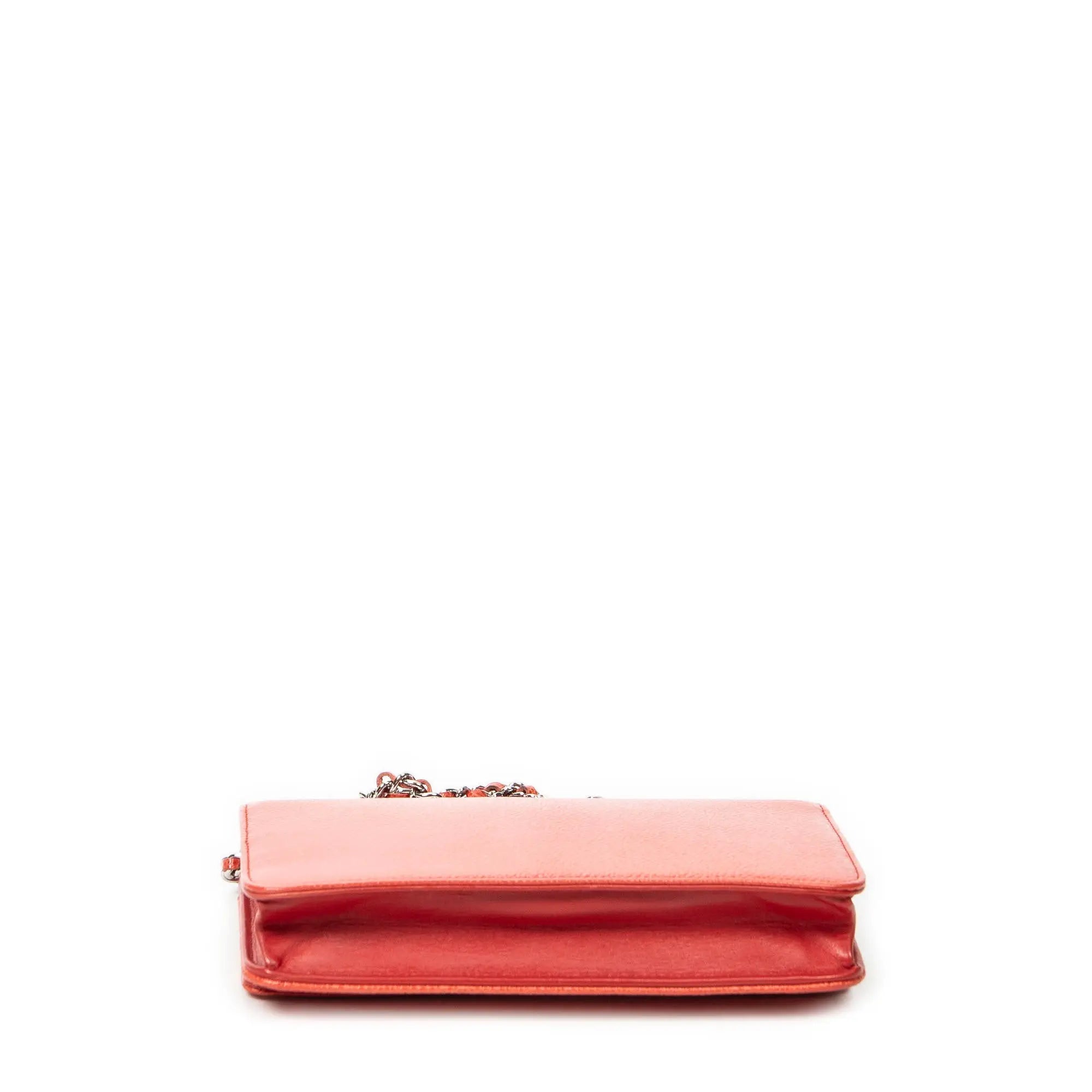 Bandolera CC Wallet on Chain de cuero caviar rojo coral