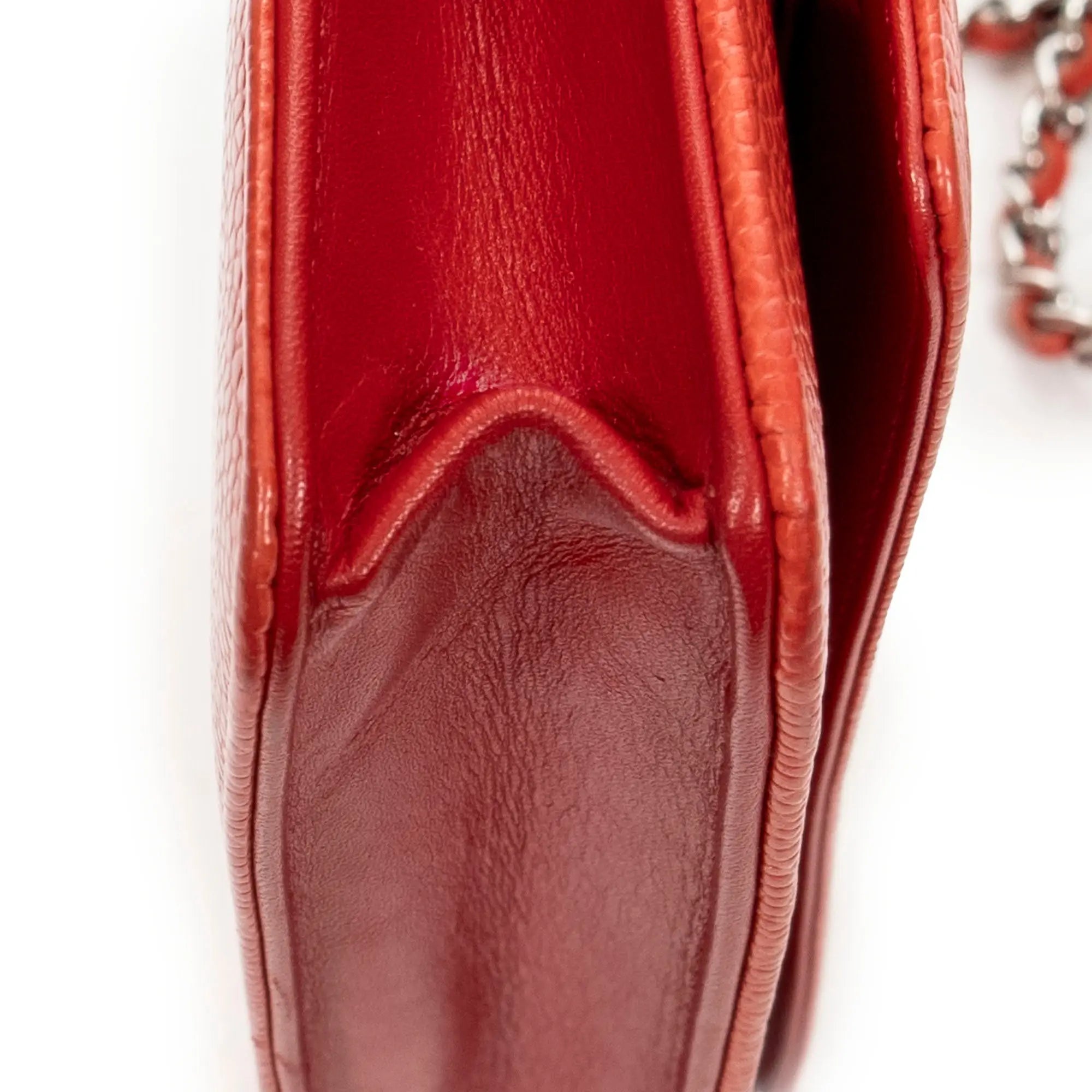 Bandolera CC Wallet on Chain de cuero caviar rojo coral