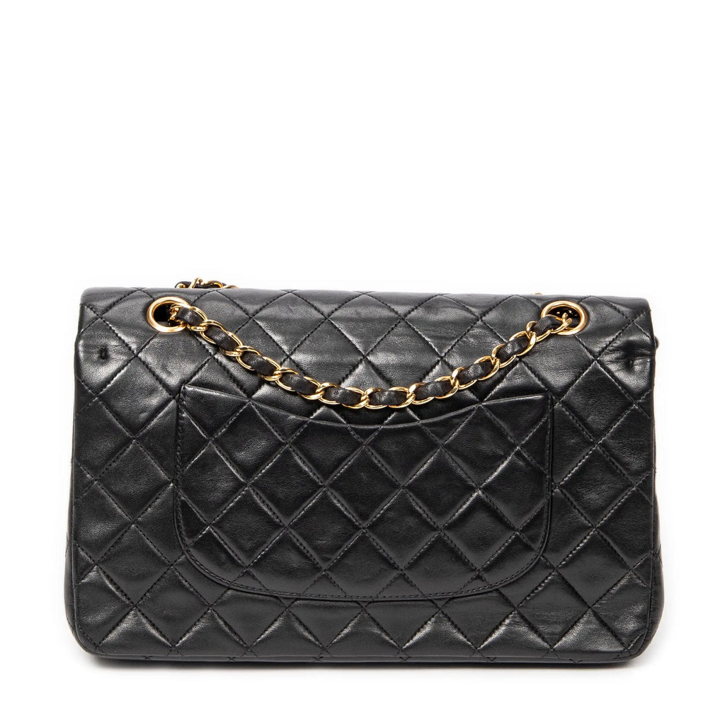 Bolso de hombro Classic Double Flap 26 de piel de becerro acolchada negra