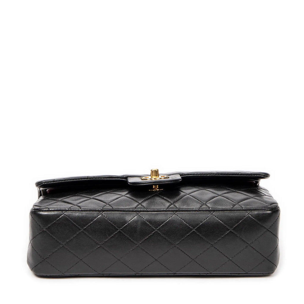 Bolso de hombro Classic Double Flap 26 de piel de becerro acolchada negra