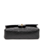 Bolso de hombro Classic Double Flap 26 de piel de becerro acolchada negra
