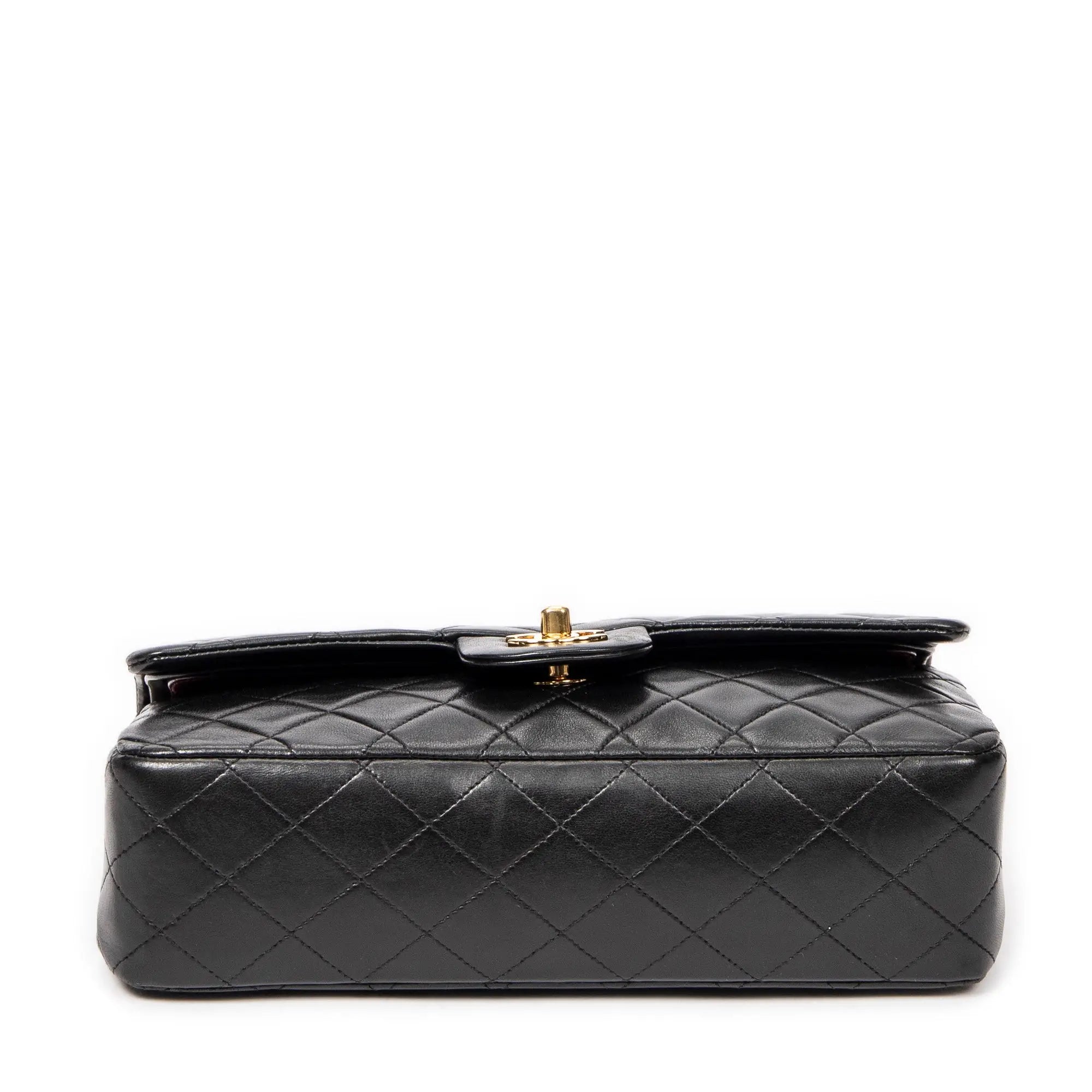 Bolso de hombro Classic Double Flap 26 de piel de becerro acolchada negra