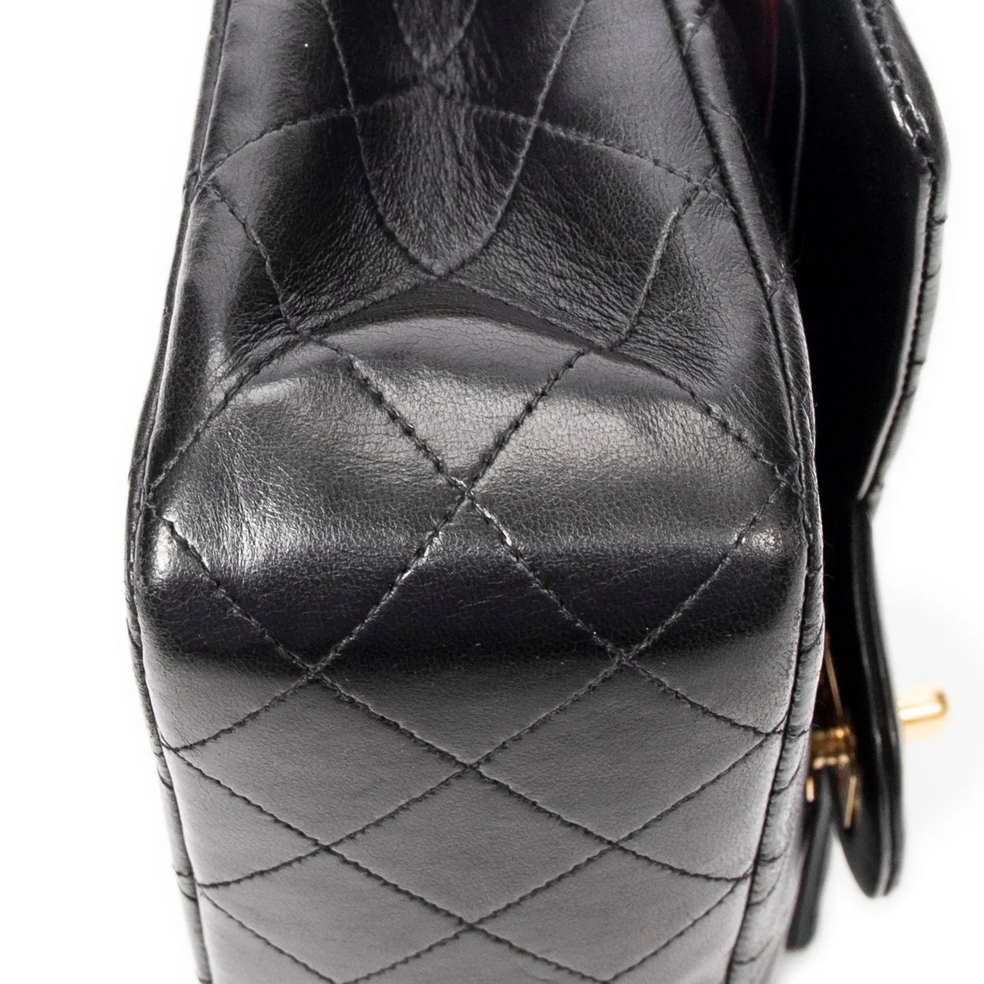 Bolso de hombro Classic Double Flap 26 de piel de becerro acolchada negra
