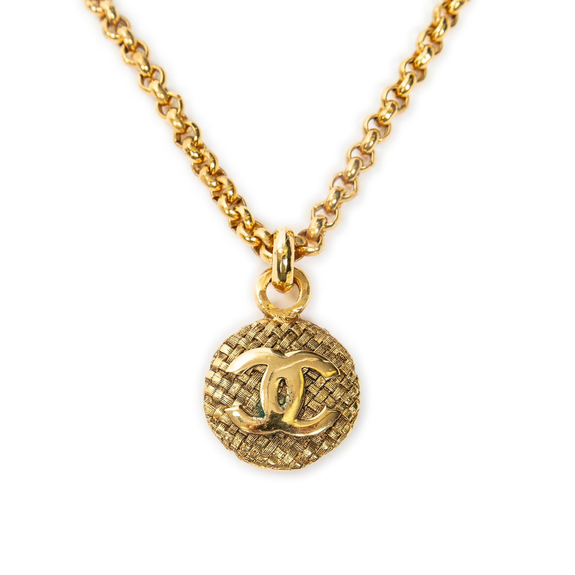 Necklace CC Quilted Round Pendant ChainNecklace Gold Gold Plated