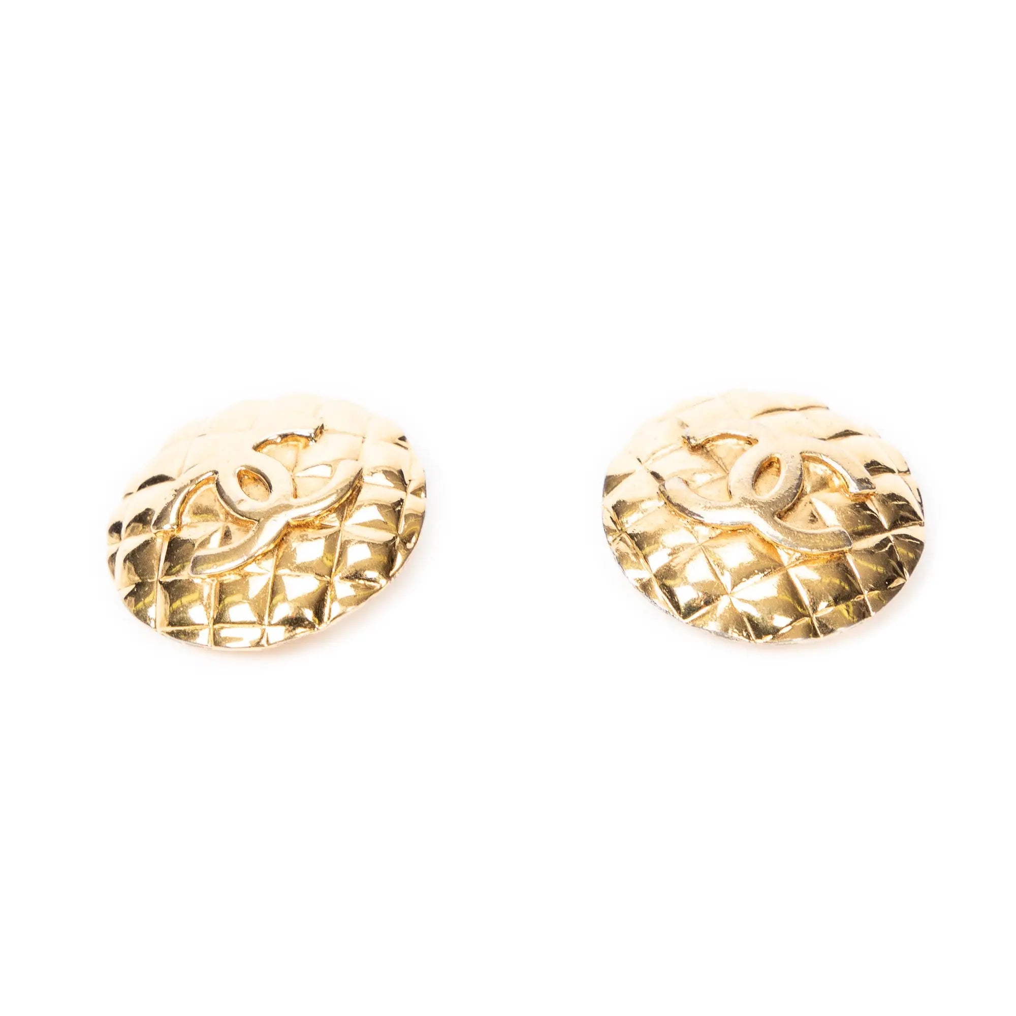 Pendientes CC acolchados redondos de clip Chapado en oro