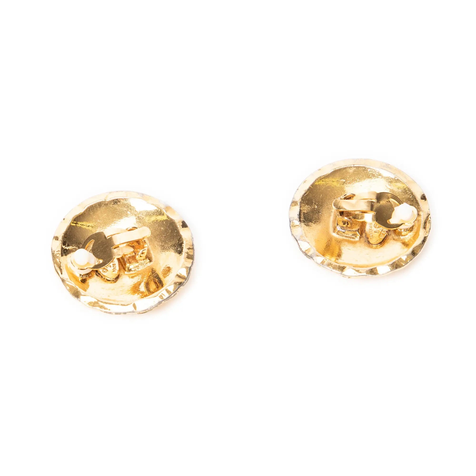 Pendientes CC acolchados redondos de clip Chapado en oro