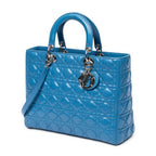 Bolso de hombro grande Lady Dior con cremallera en piel de cordero Cannage azul