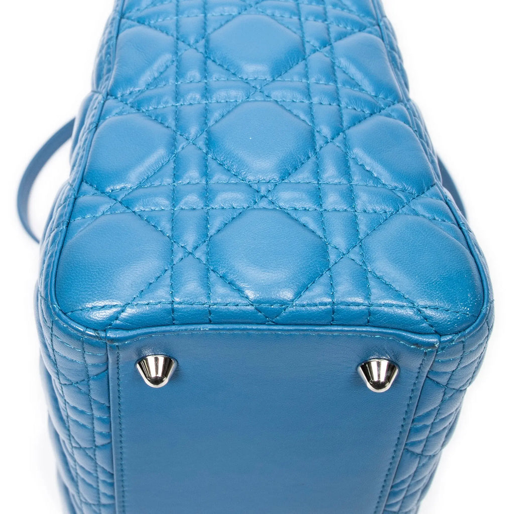 Bolso de hombro grande Lady Dior con cremallera en piel de cordero Cannage azul