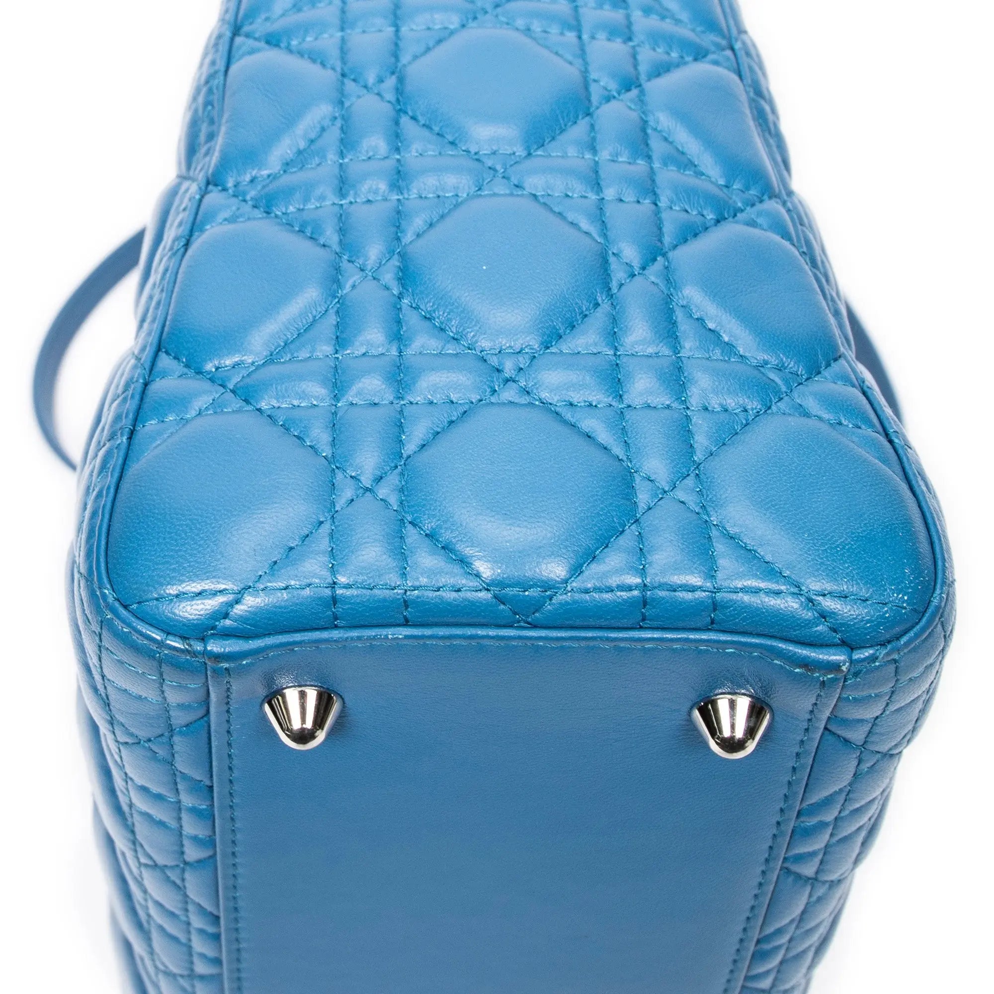 Bolso de hombro grande Lady Dior con cremallera en piel de cordero Cannage azul