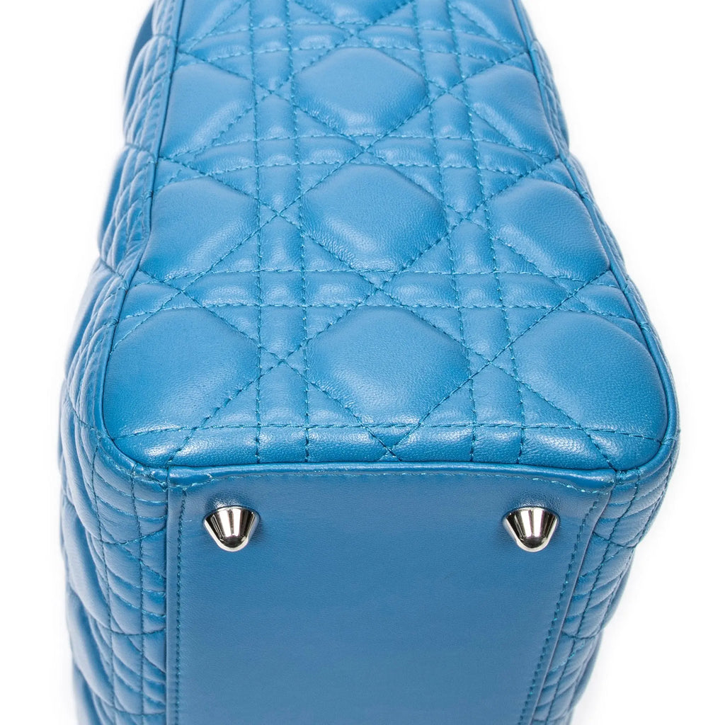 Bolso de hombro grande Lady Dior con cremallera en piel de cordero Cannage azul