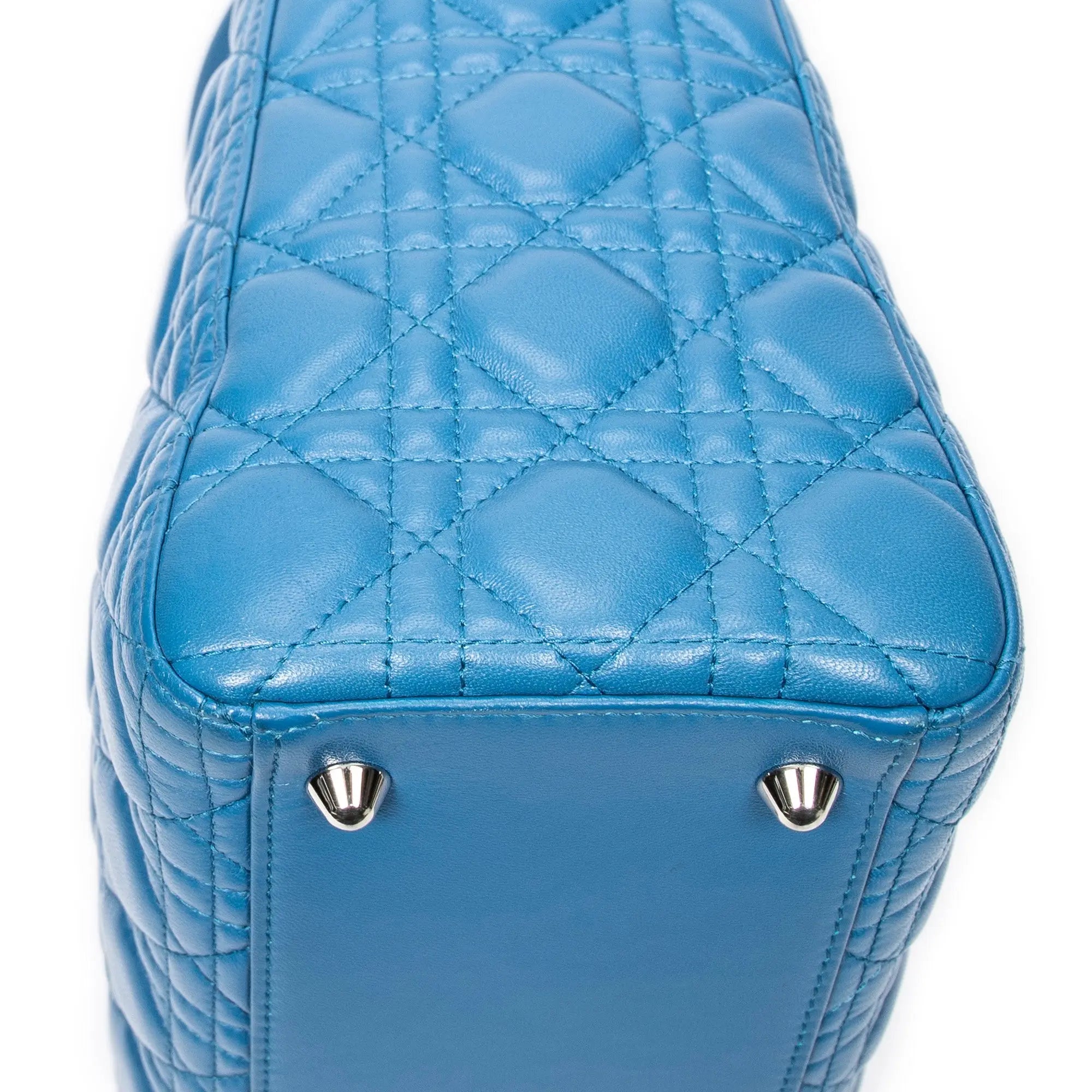 Bolso de hombro grande Lady Dior con cremallera en piel de cordero Cannage azul