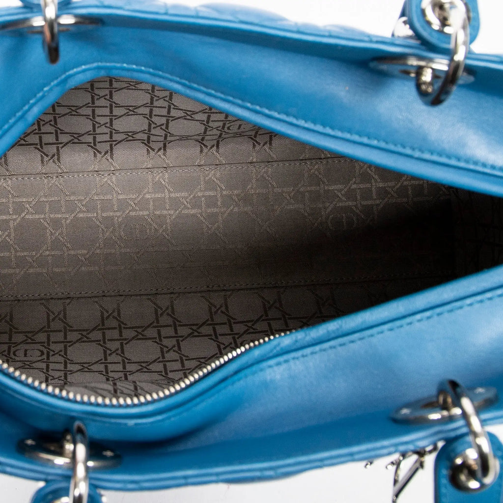 Bolso de hombro grande Lady Dior con cremallera en piel de cordero Cannage azul