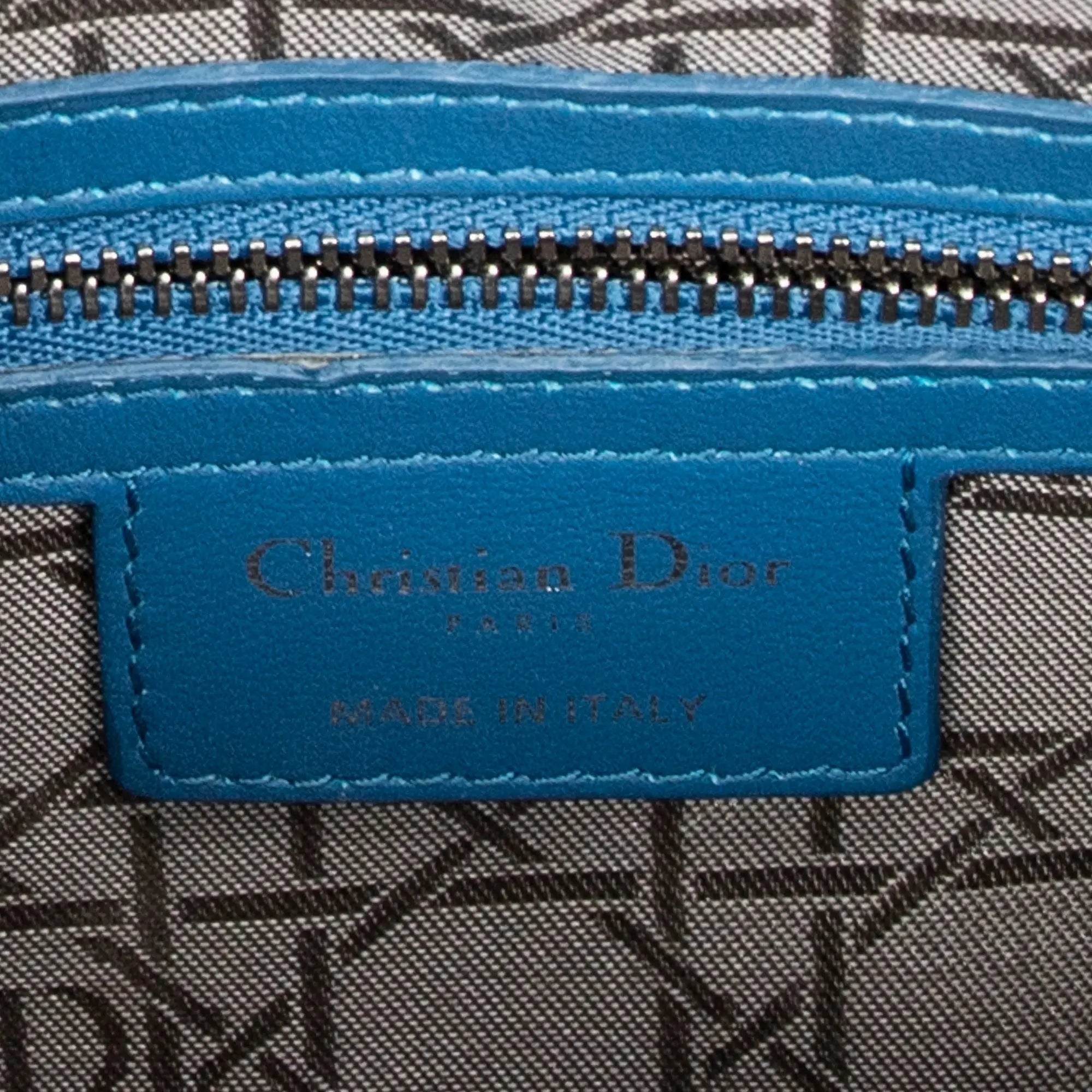 Bolso de hombro grande Lady Dior con cremallera en piel de cordero Cannage azul