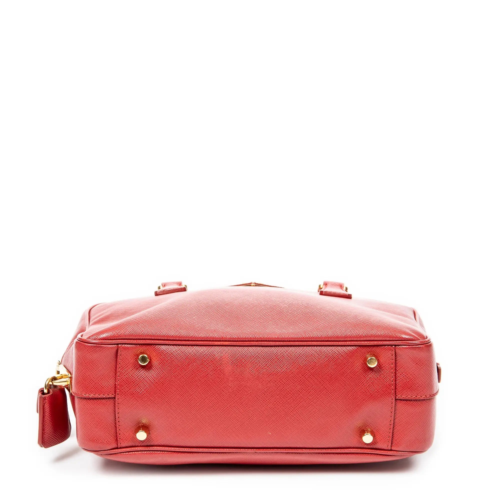 Bolso de mano pequeño con asa superior de piel saffiano roja