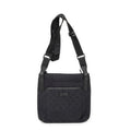 Bolso de hombro con bolsillo frontal abierto y bandolera de lona negra monograma