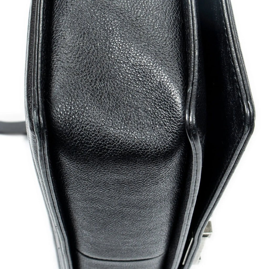 Bolso de Hombro Grande Niño Piel de Becerro Acolchada Negra