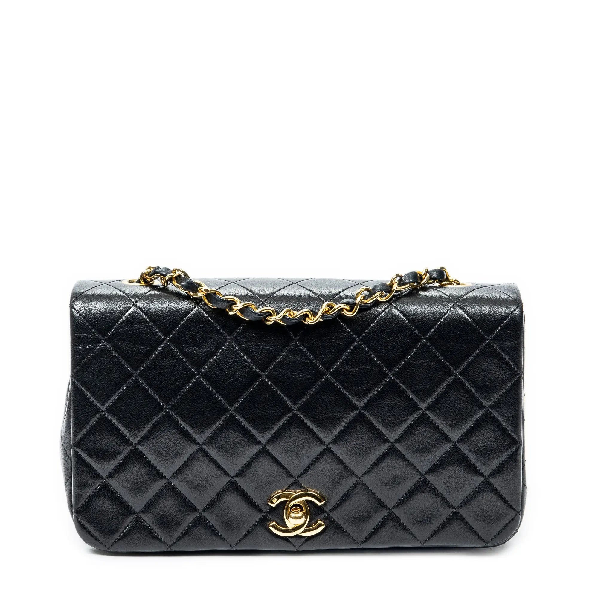 Bolso de hombro CC Turn Lock Mademoiselle Full Flap de cuero de cordero acolchado negro