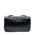 Bolso de hombro CC Turn Lock Mademoiselle Full Flap de cuero de cordero acolchado negro
