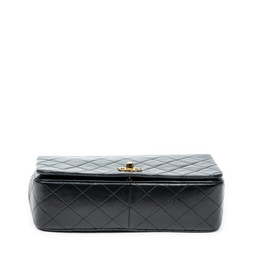 Bolso de hombro CC Turn Lock Mademoiselle Full Flap de cuero de cordero acolchado negro