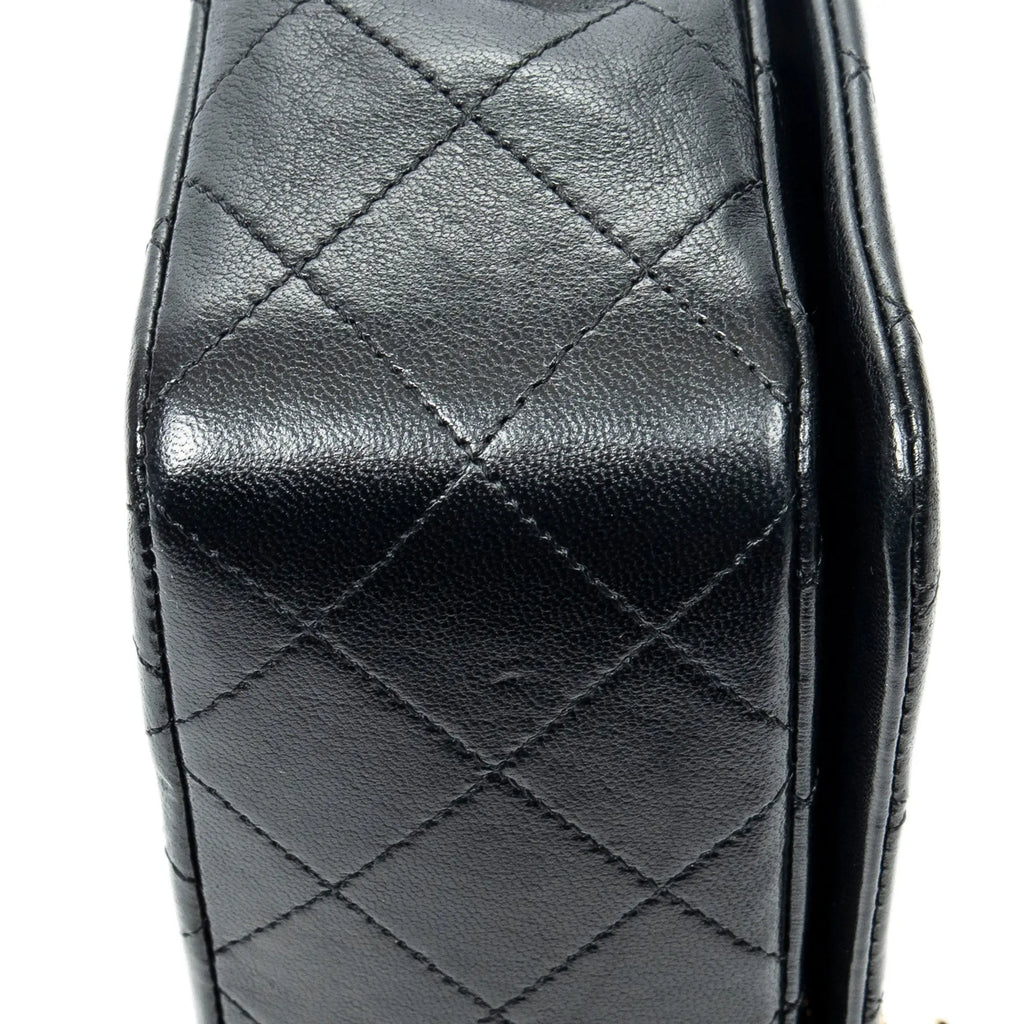 Bolso de hombro CC Turn Lock Mademoiselle Full Flap de cuero de cordero acolchado negro