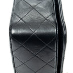 Bolso de hombro CC Turn Lock Mademoiselle Full Flap de cuero de cordero acolchado negro