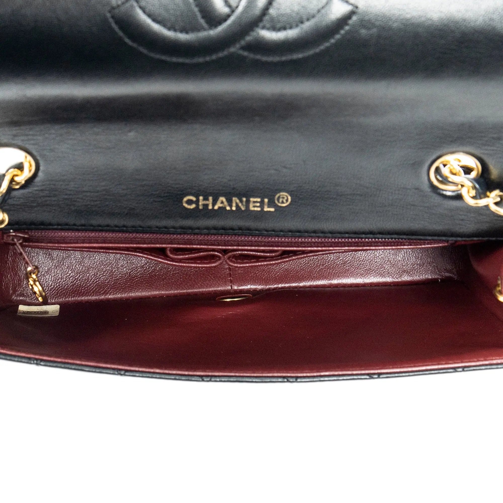 Bolso de hombro CC Turn Lock Mademoiselle Full Flap de cuero de cordero acolchado negro