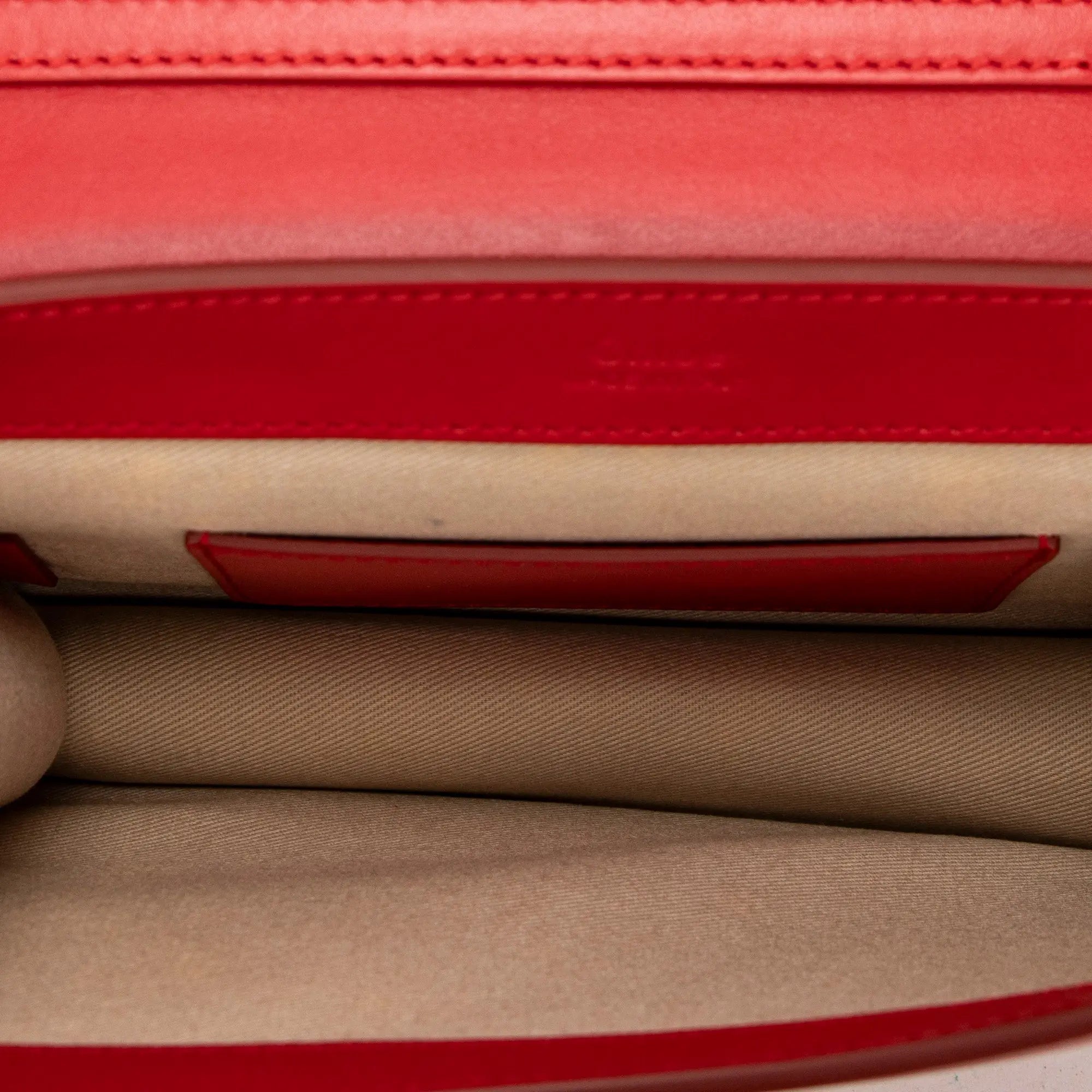 Bolso de hombro C Chain Clutch Piel de becerro roja