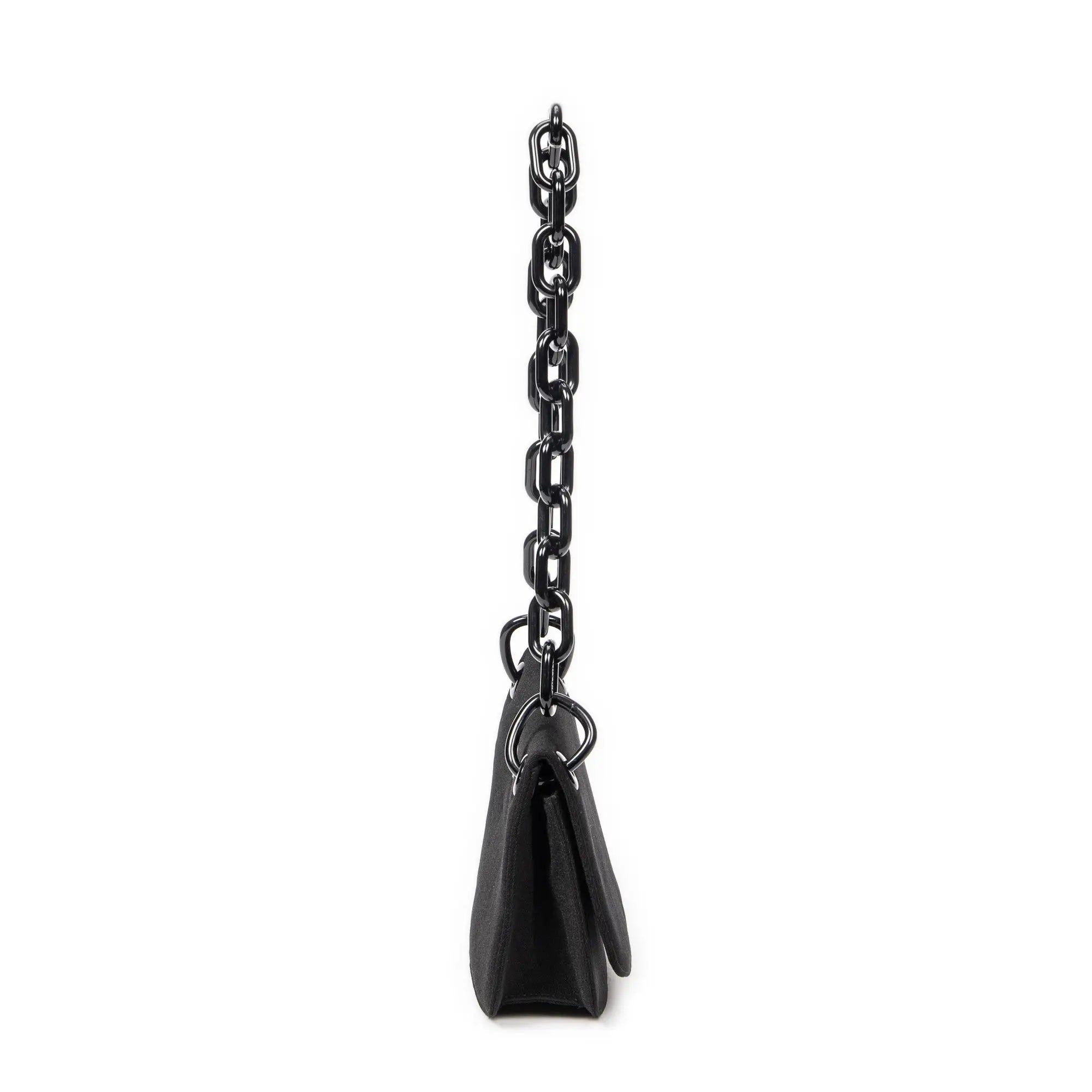 Bandolera con cadena de Lucite y solapa, de lona de nailon negra