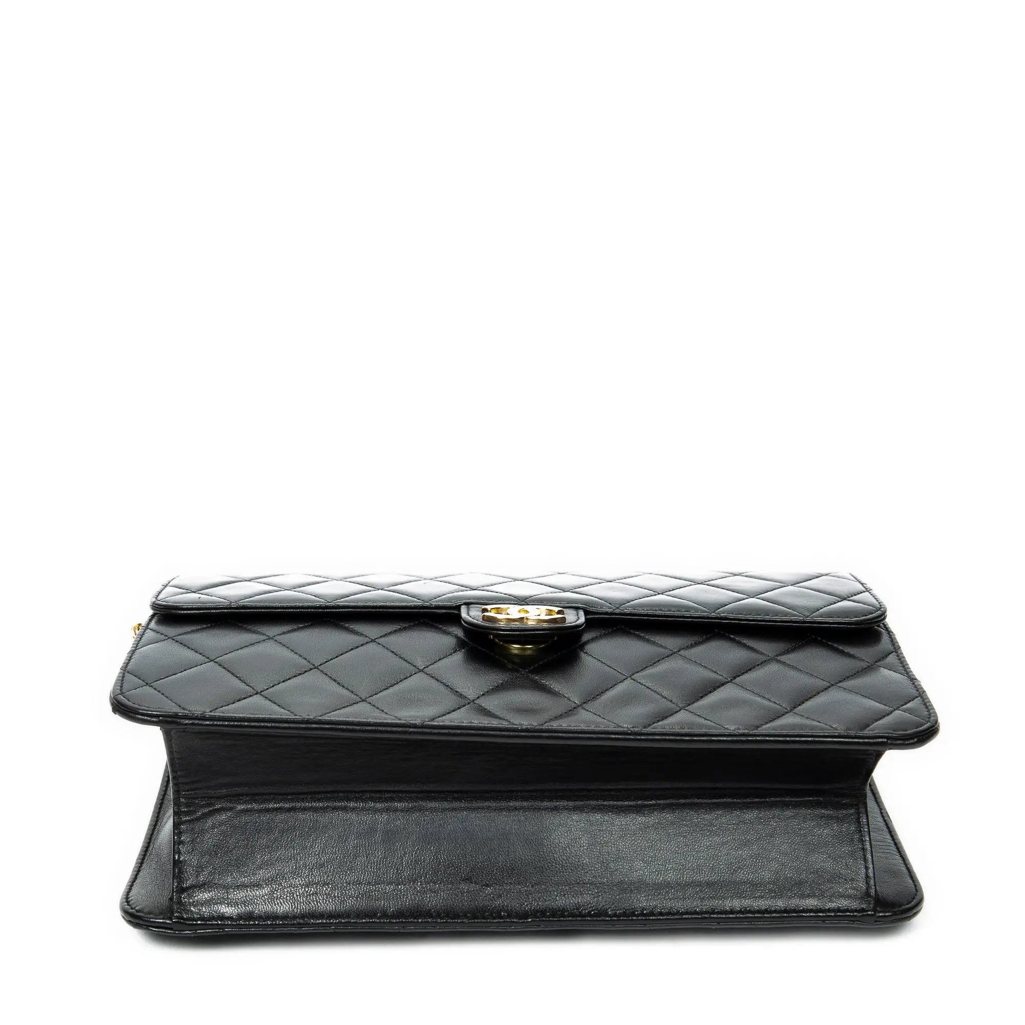 Bolso de Hombro Vintage Cierre Push Lock Solapa Recta Piel de Cordero Acolchada Negra