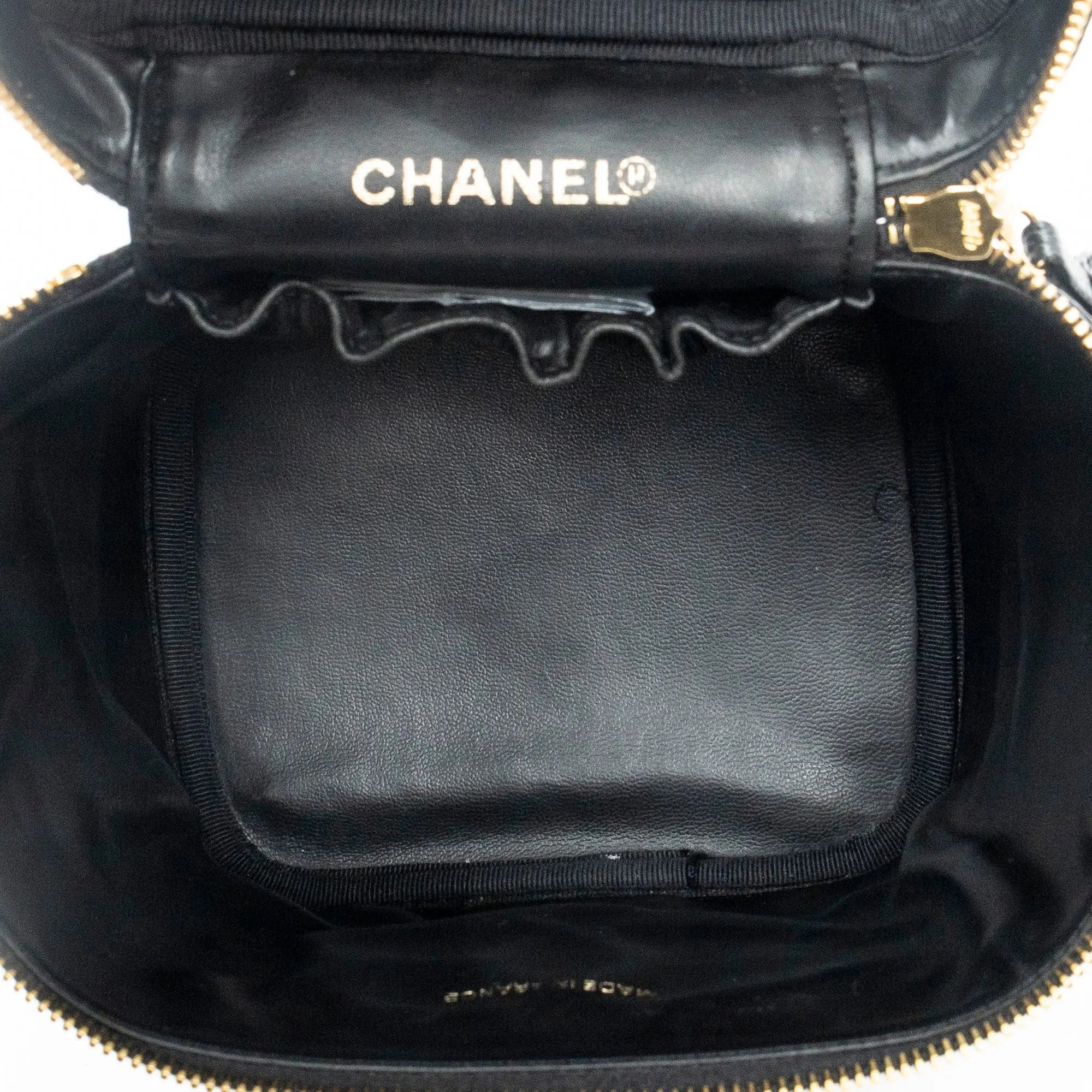 Bolso de mano CC Tall Vanity Case Piel de caviar negra