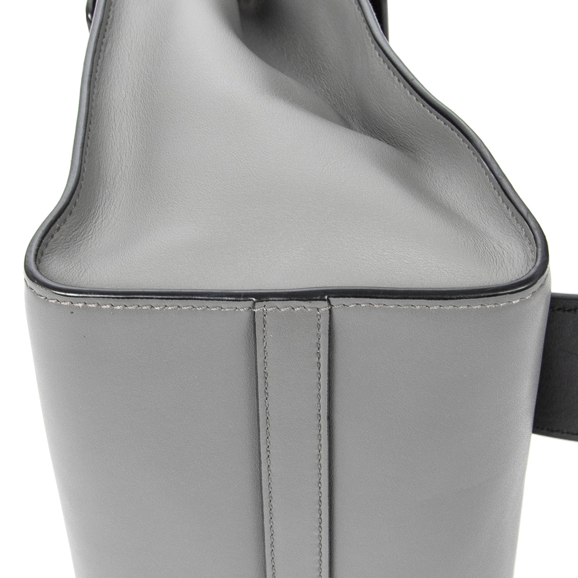 Shoulder Bag City Top Handle Bag Grey Calfskin Leather – BrandCo Paris
