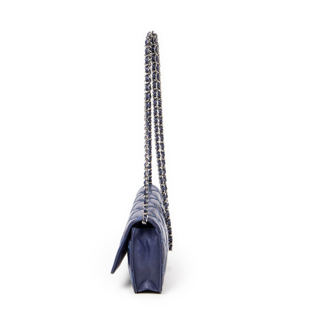 Bolso de hombro Hampton con cartera con cadena de piel de cordero azul marino con doble pespunte