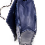 Bolso de hombro Hampton con cartera con cadena de piel de cordero azul marino con doble pespunte