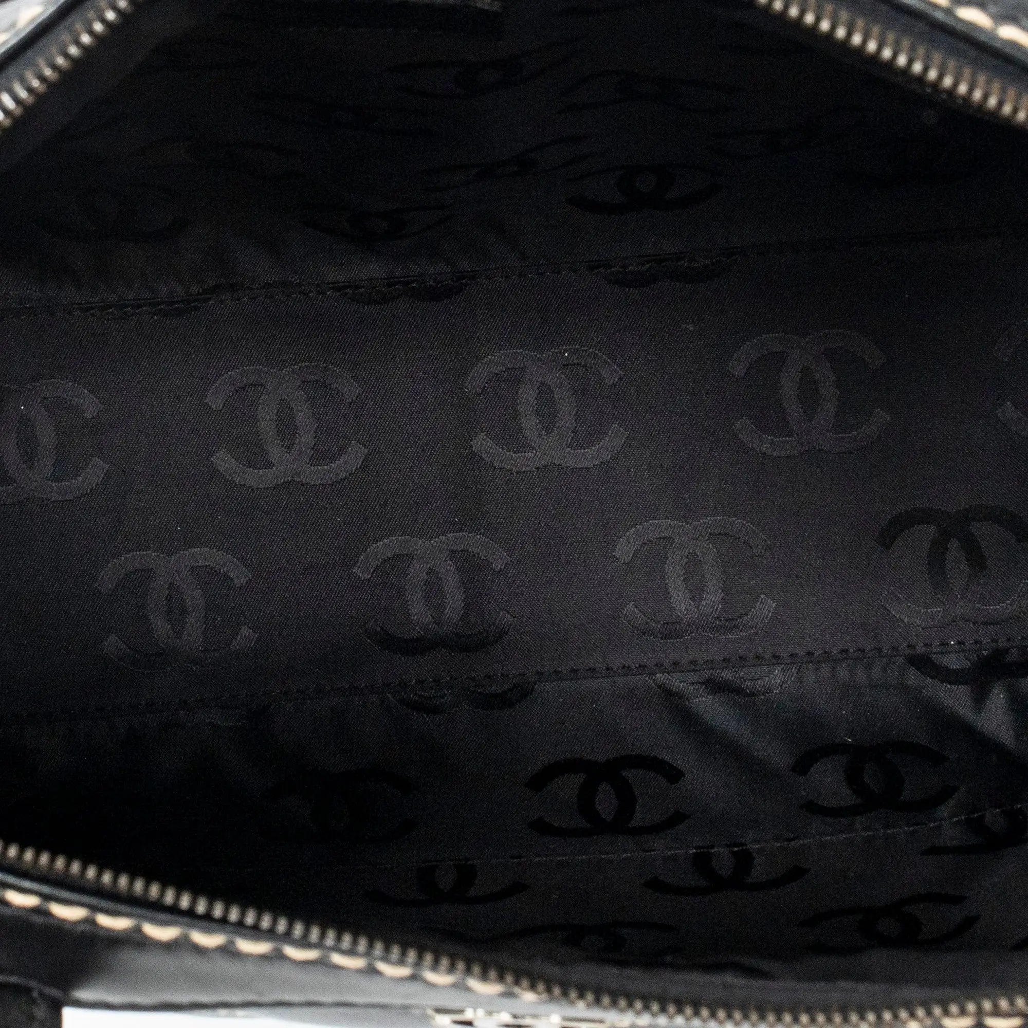Chanel - Sac cabas carré CC Wild Stitch - Noir