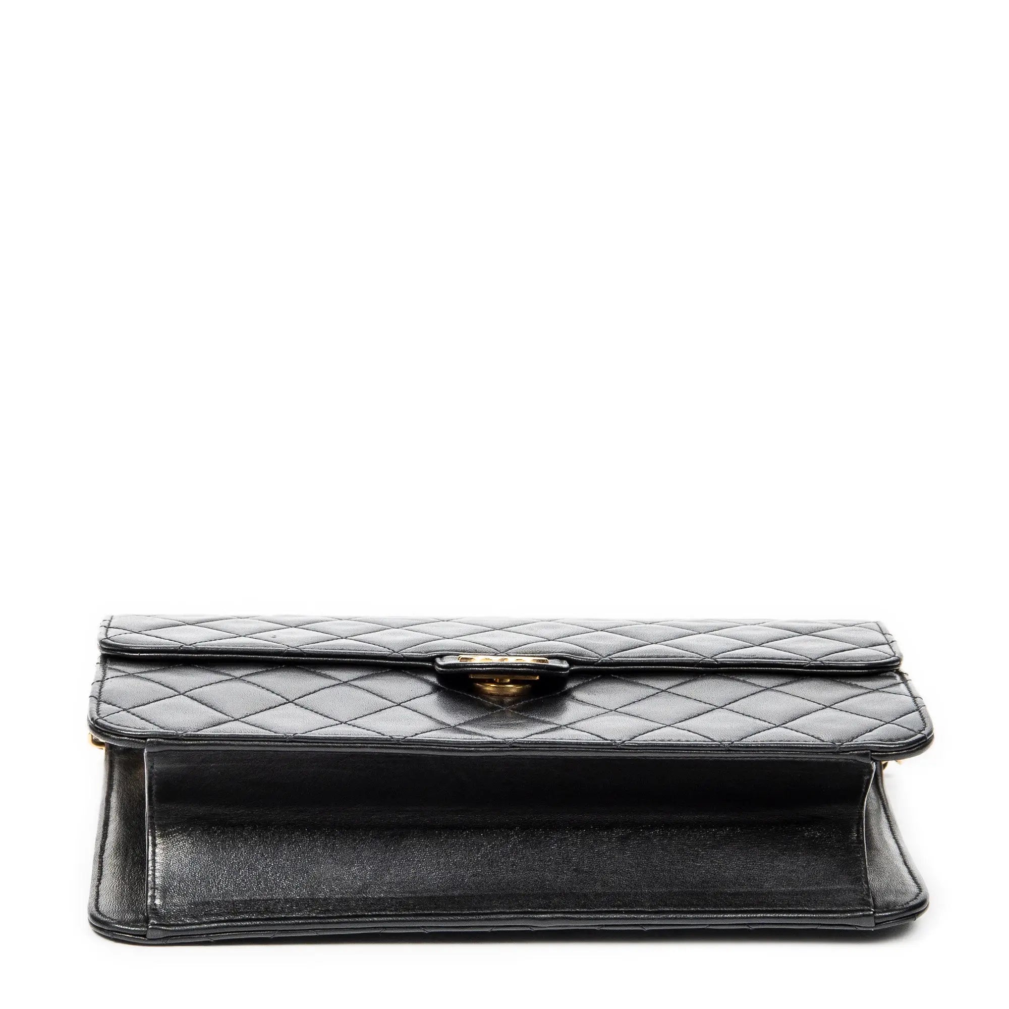 Bolso de hombro vintage con cierre de presión, solapa recta, piel de cordero acolchada negra