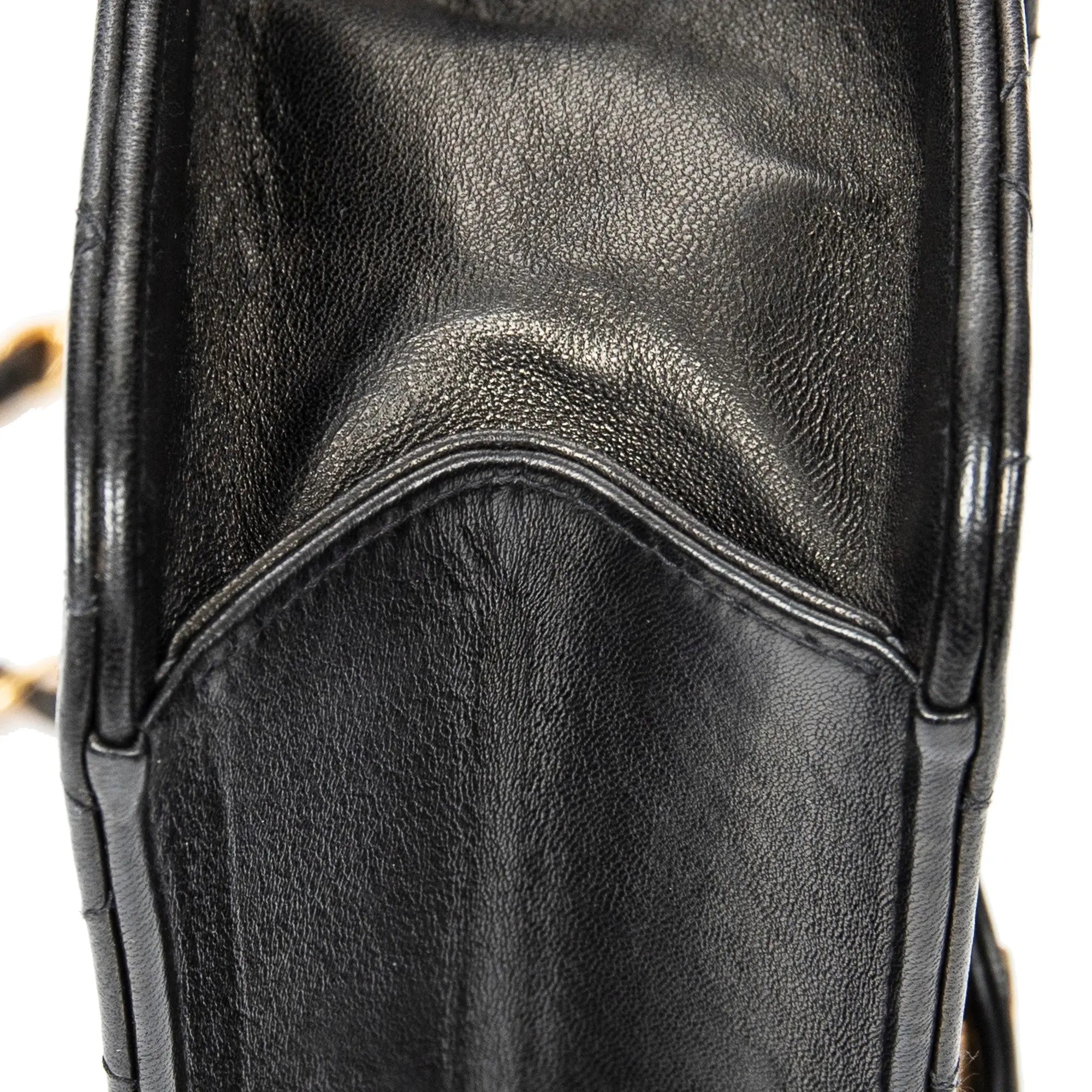 Bolso de hombro vintage con cierre de presión, solapa recta, piel de cordero acolchada negra