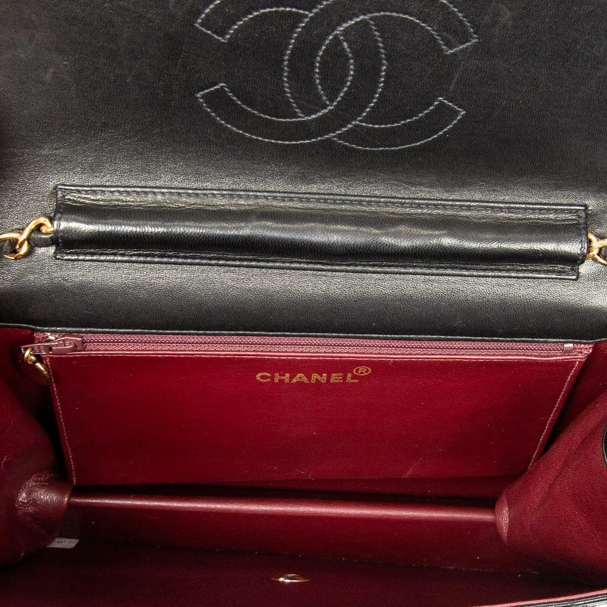 Bolso de hombro vintage con cierre de presión, solapa recta, piel de cordero acolchada negra